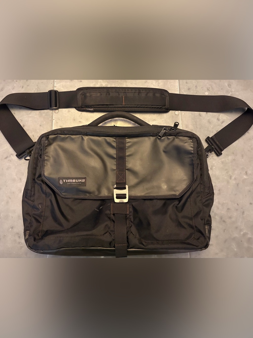 TIMBUK2 Core Briefcase Laptop Messenger Bag Black Used